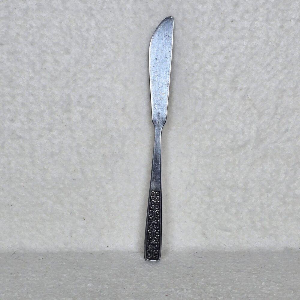 Vintage International Silver Serenata Butter Knife 7" Discontinued Design